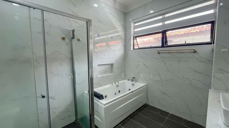 Rumah Banglo untuk Dijual di Dataran Ara Damansara (Ara Damansara) - Andy Riki - Bathroom - PropertyGuru.com.my