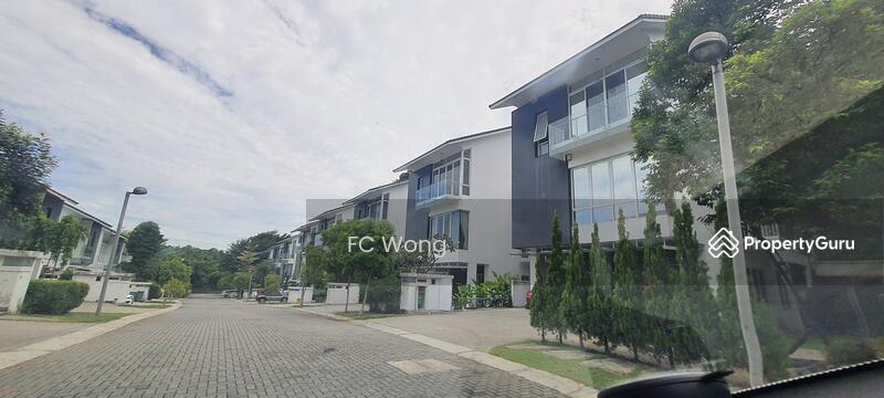 Untuk Disewa - 3 Storey Bungalow 4500 Sq Ft 6R 5B In Sunway Rymba Hill, Kota Damansara for Rent
