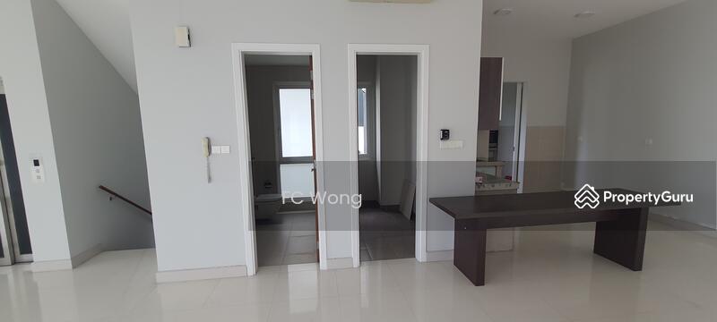 Untuk Disewa - 3 Storey Bungalow 4500 Sq Ft 6R 5B In Sunway Rymba Hill, Kota Damansara for Rent