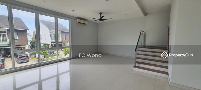 Untuk Disewa - 3 Storey Bungalow 4500 Sq Ft 6R 5B In Sunway Rymba Hill, Kota Damansara for Rent
