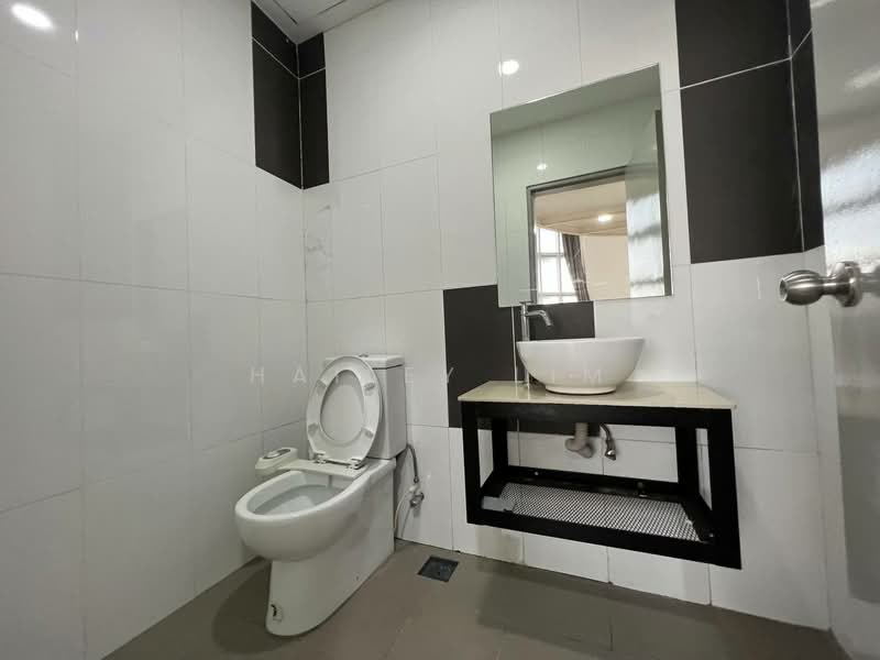 Soho for Rent in Damansara Perdana (Selangor) - Hailey Lim - Bathroom - PropertyGuru.com.my