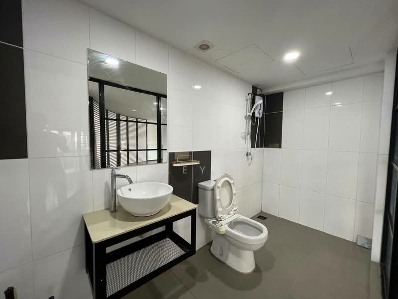 Soho for Rent in Damansara Perdana (Selangor) - Hailey Lim - Bathroom - PropertyGuru.com.my