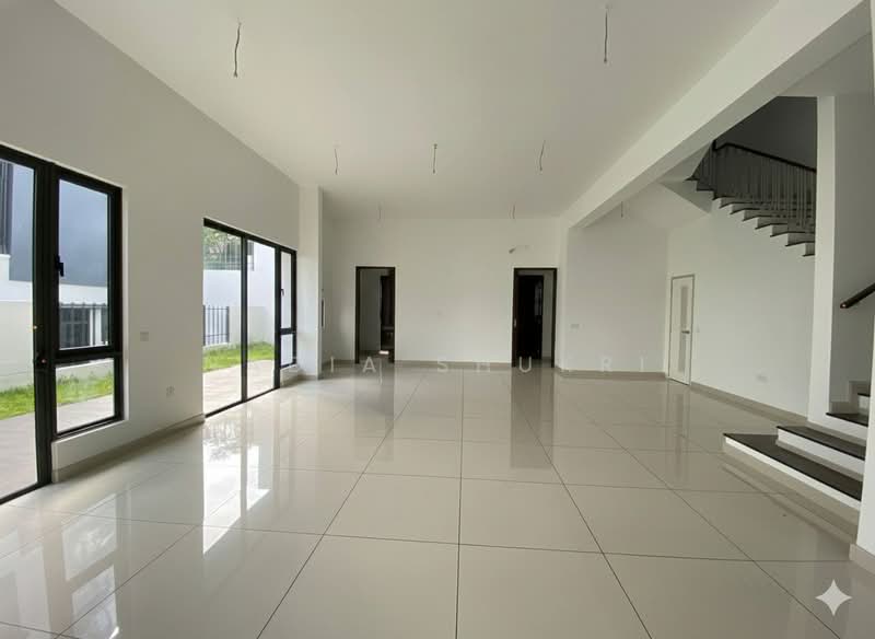 Semi-Detached House for Sale in Bukit Jelutong (Shah Alam) - Nadia Shukri - Living Room - PropertyGuru.com.my