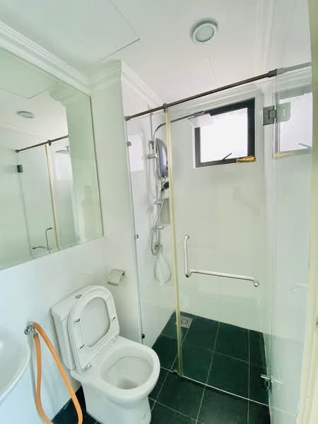 Servis Apartment untuk Disewa di Vista Alam - Erin Yusof - Bathroom - PropertyGuru.com.my