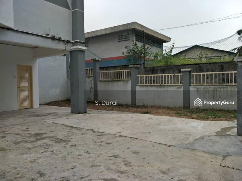 For Sale - Masai Kampung Plentong Baru 2.5 Storey End Lot With Land 10feet