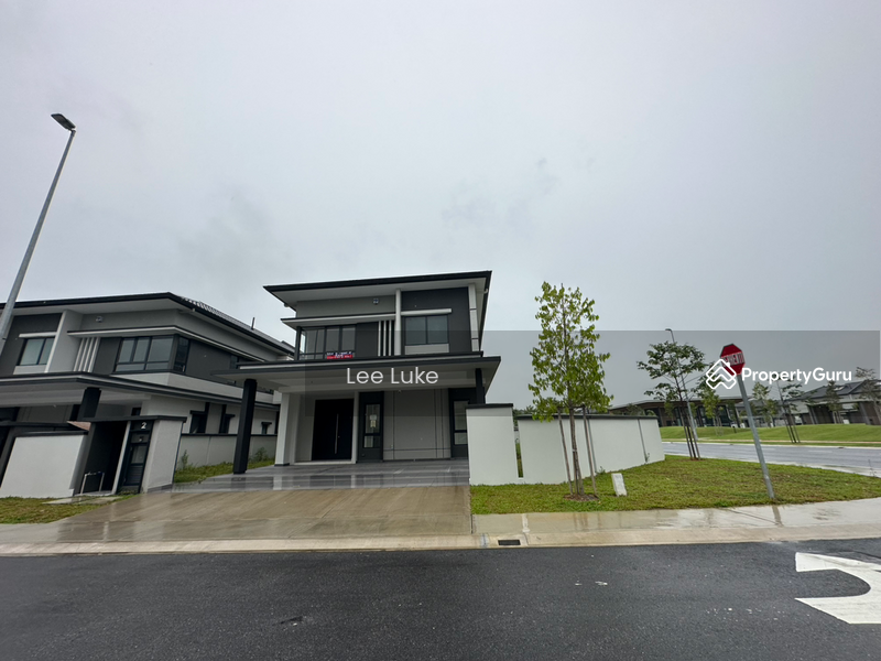 For Sale - Bungalow at Bandar Tropicana Aman