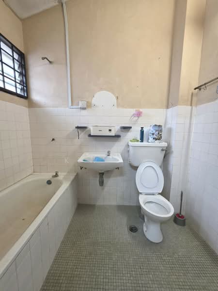 2-storey Terraced House for Sale in Batu 9 (Cheras) - Ken Lew - Bathroom - PropertyGuru.com.my