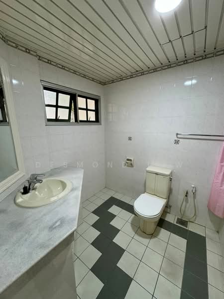 Kondominium untuk Disewa di Regal Villa - Desmond Low - Bathroom - PropertyGuru.com.my
