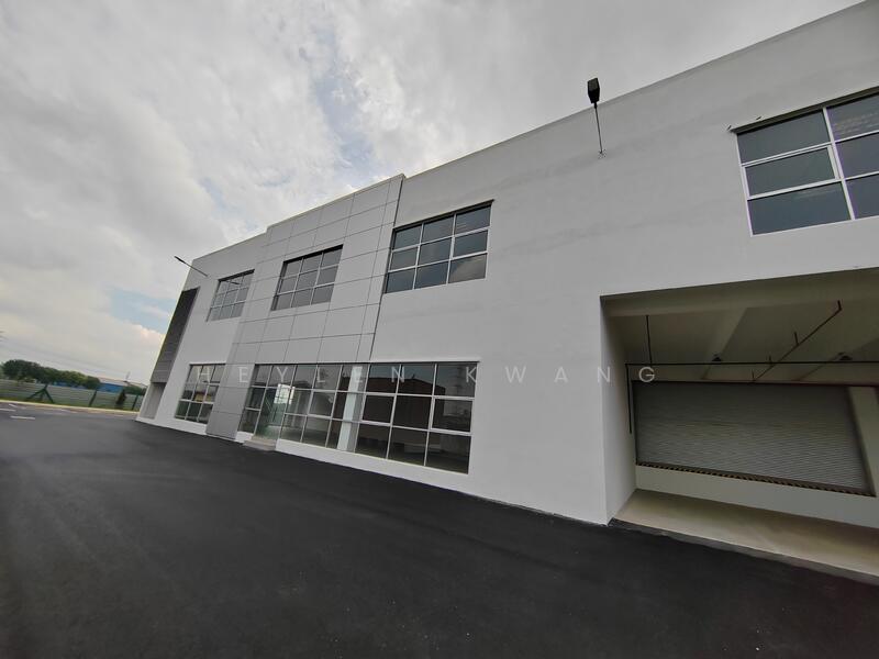For Rent - Near Shah Alam & Klang Detached Warehouse with Loading Bays For Rent