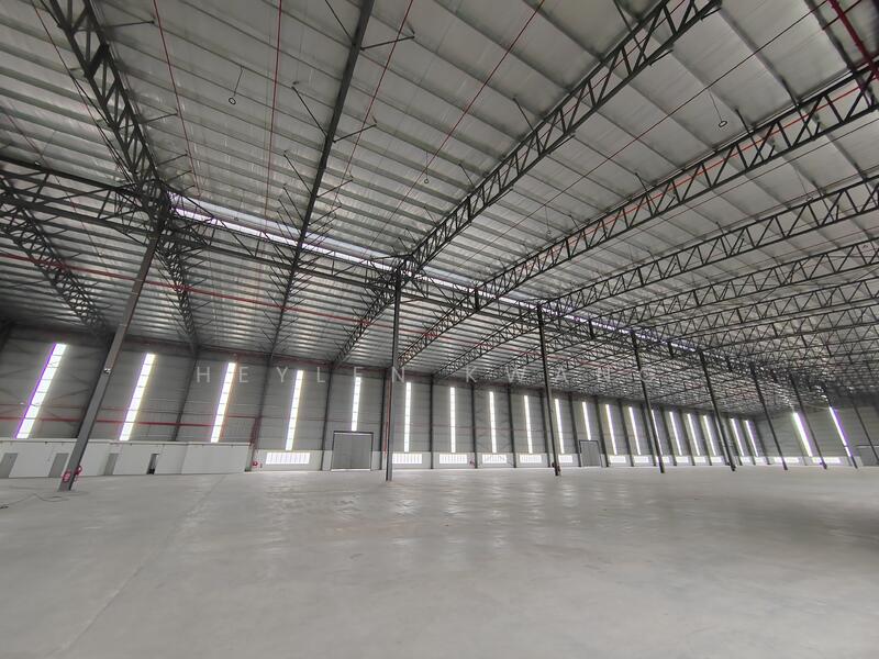 For Rent - Near Shah Alam & Klang Detached Warehouse with Loading Bays For Rent