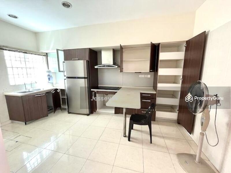 Untuk Disewa - 3-Storey Terrace at Bukit Jambul