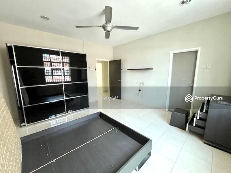 Untuk Disewa - 3-Storey Terrace at Bukit Jambul