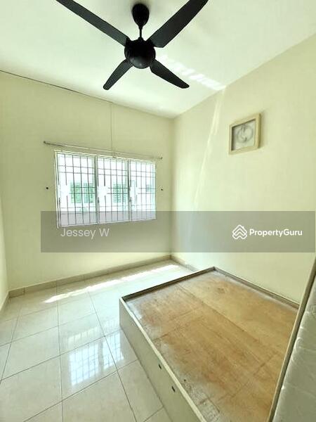 Untuk Disewa - 3-Storey Terrace at Bukit Jambul