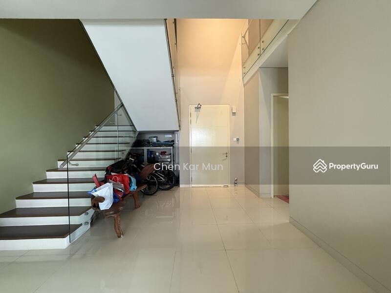 ENTRANCE - 1ST FLOOR