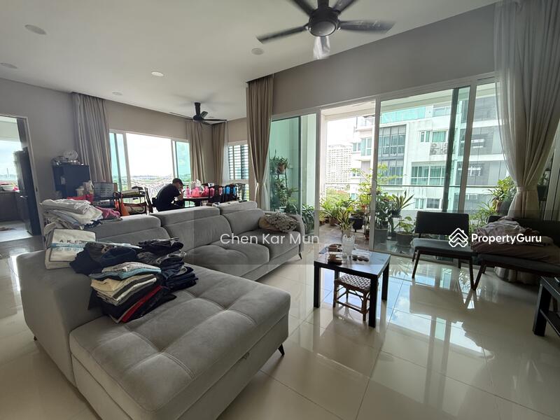 LIVING ROOM - 1ST FLOOR