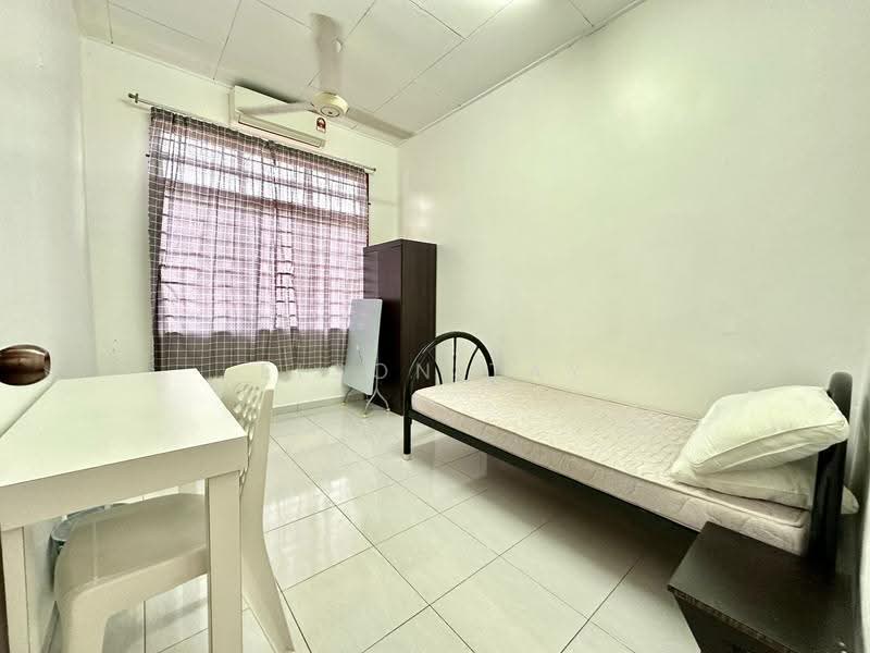 2-storey Terraced House for Sale in Taman Jati (Batu Berendam) - Elson Tay - Bedroom - PropertyGuru.com.my