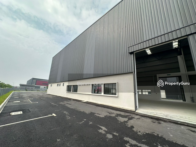 For Rent - Facing SILK 1.5 Storey Detached Factory