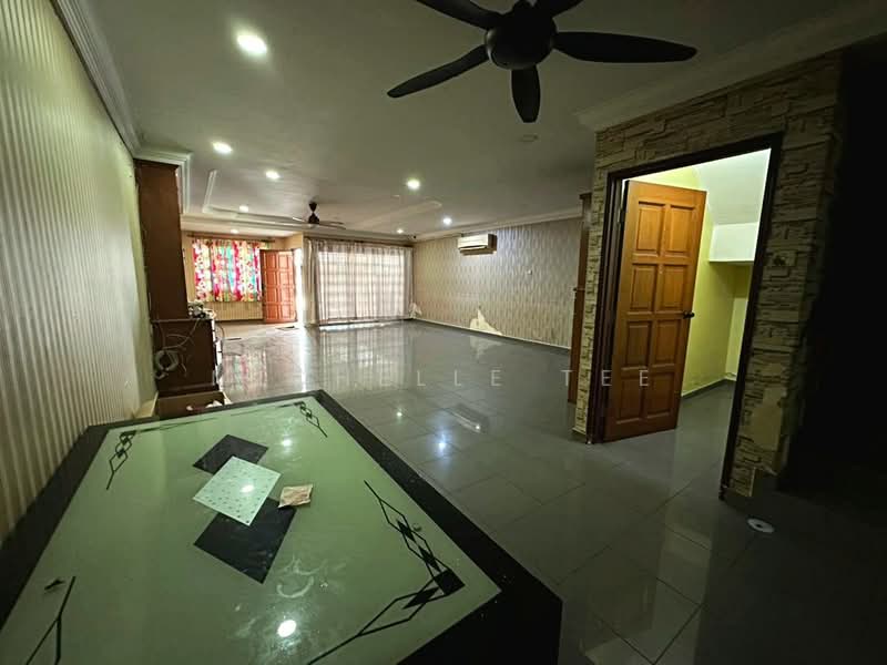 Rumah Teres 2 Tingkat untuk Dijual di Taman Bayu Perdana (Klang) - Michelle Tee - Living Room - PropertyGuru.com.my