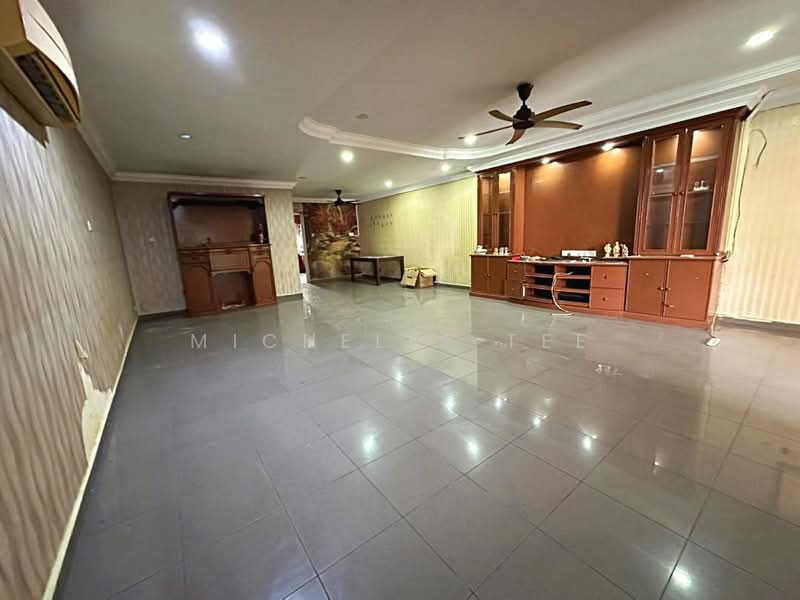 Rumah Teres 2 Tingkat untuk Dijual di Taman Bayu Perdana (Klang) - Michelle Tee - Living Room - PropertyGuru.com.my
