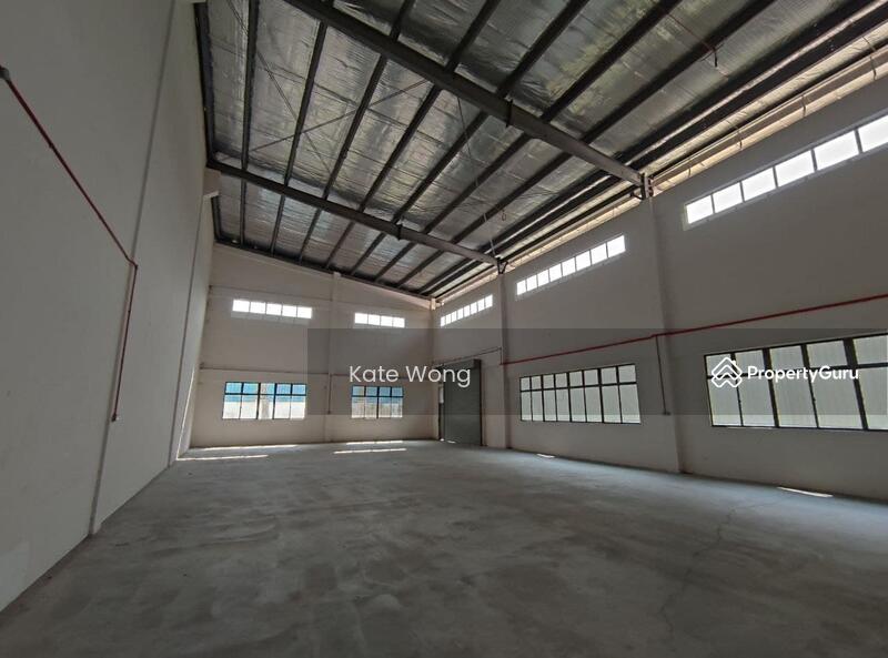 For Rent - Taman Perindustrian Cemerlang , Ulu Tiram , Johor. Semi Detached Factory For Rent