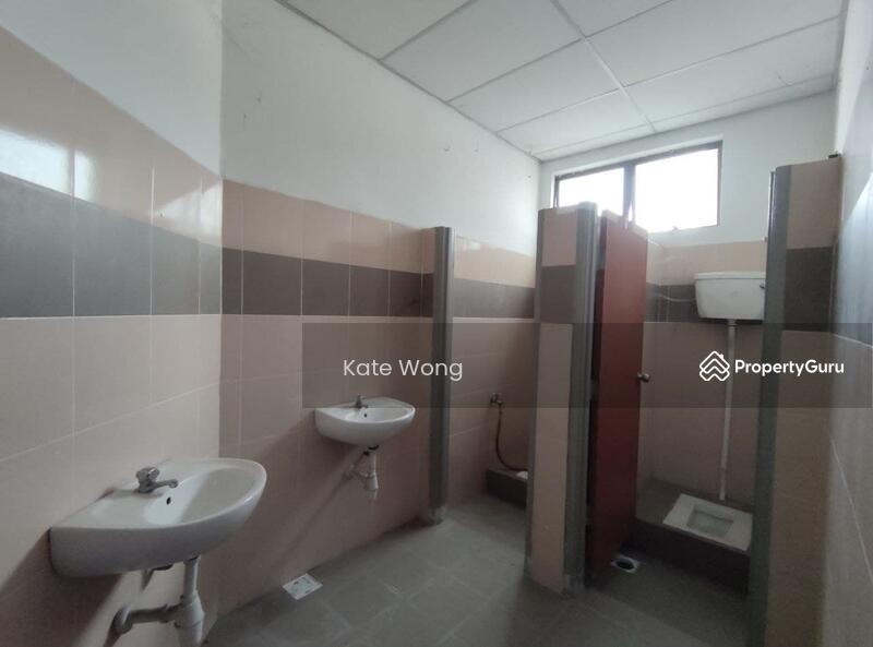 For Rent - Taman Perindustrian Cemerlang , Ulu Tiram , Johor. Semi Detached Factory For Rent