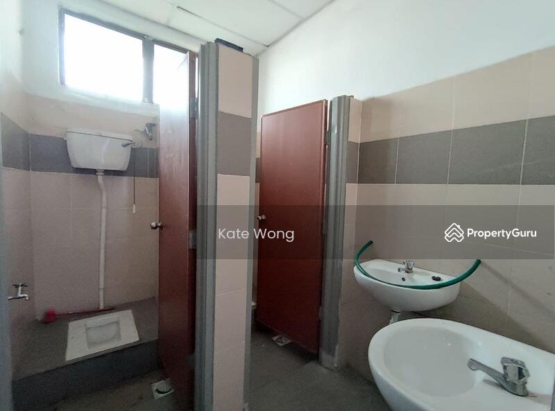 For Rent - Taman Perindustrian Cemerlang , Ulu Tiram , Johor. Semi Detached Factory For Rent