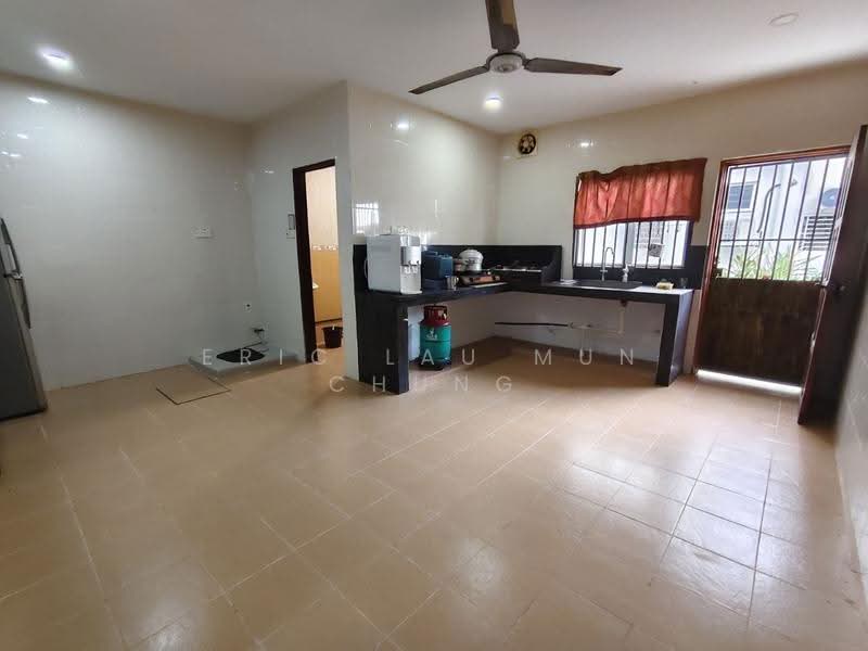 2-storey Terraced House for Sale in Taman Putra Perdana (Puchong) - Eric Lau Mun Chung - Kitchen - PropertyGuru.com.my