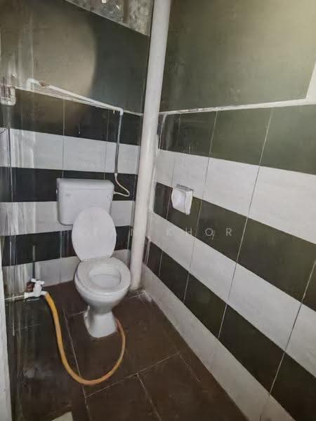 Shop for Rent in Taman Molek (Johor Bahru) - Sean Khor - Bathroom - PropertyGuru.com.my