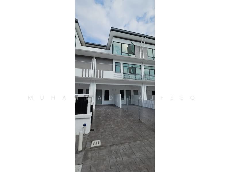 Rumah Teres 3 Tingkat untuk Disewa di Seksyen 25 (Shah Alam) - Muhammad Taufeeq - PropertyGuru.com.my