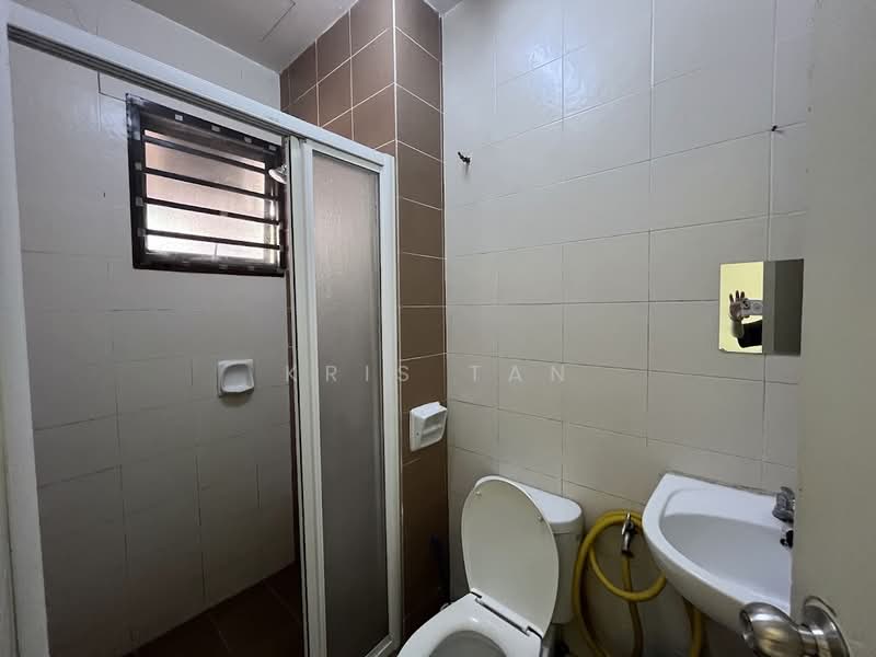 Rumah Bandar untuk Disewa di Sungai Long (Bandar Sungai Long) - Kris Tan - Bathroom - PropertyGuru.com.my