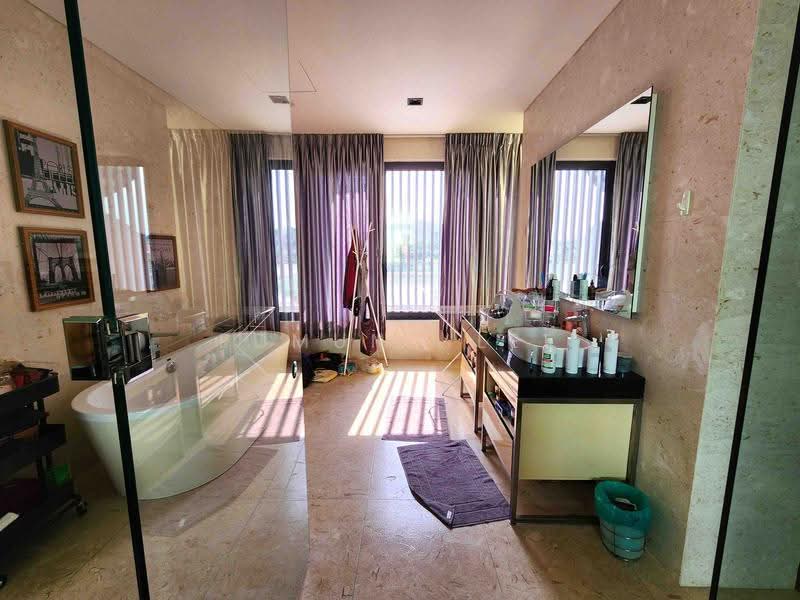 Semi-Detached House for Sale in Lake Fields (Sungai Besi) - Edmund Lee - Bathroom - PropertyGuru.com.my