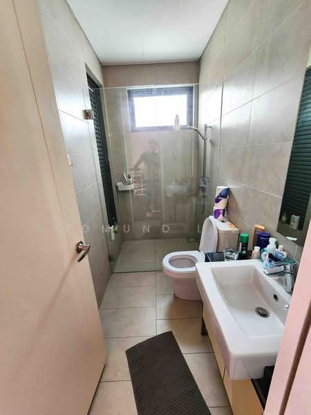 Semi-Detached House for Sale in Lake Fields (Sungai Besi) - Edmund Lee - Bathroom - PropertyGuru.com.my