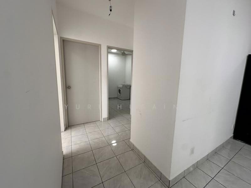 Pangsapuri untuk Disewa di De Cendana - YURI HUSAIN - Corridor - PropertyGuru.com.my