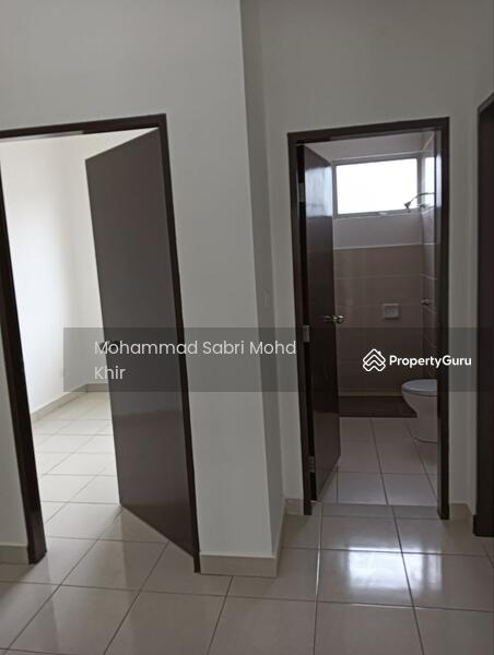 First floor: Bedrooms and toilet. 