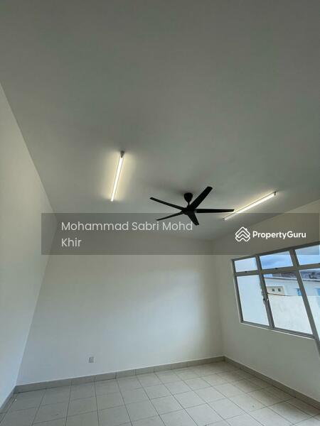 First floor: Bedroom with ceiling fan and lightings. 