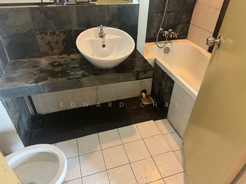 Kondominium untuk Disewa di Ritze Perdana 1 - Edward Chai - Bathroom - PropertyGuru.com.my