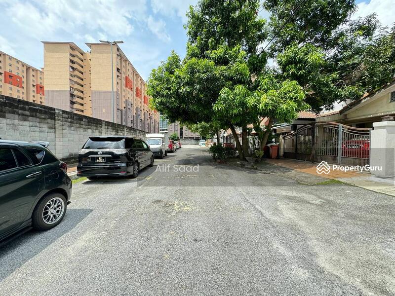 Rumah Teres 2 Tingkat untuk Dijual di Taman Kelana Idaman (Ara Damansara) - Alif Saad - PropertyGuru.com.my