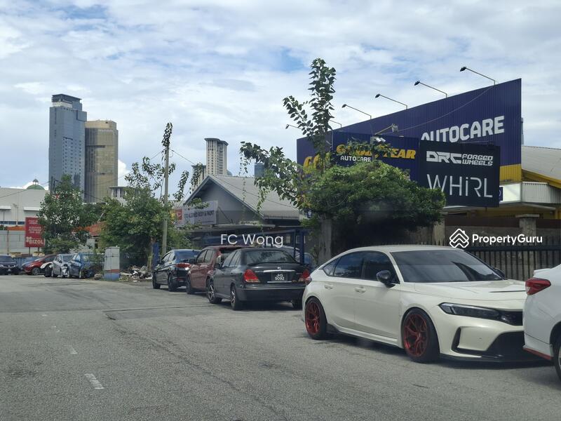 Untuk Dijual - Large Lot 28000 Sq Ft of Combined Showroom, Workshops In Section 51A, Petaling Jaya for Sell