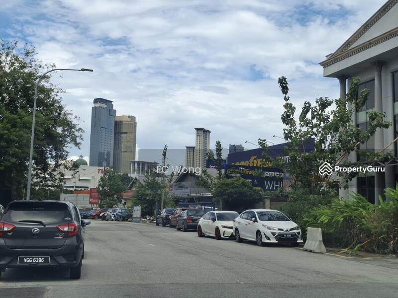 Untuk Dijual - Large Lot 28000 Sq Ft of Combined Showroom, Workshops In Section 51A, Petaling Jaya for Sell