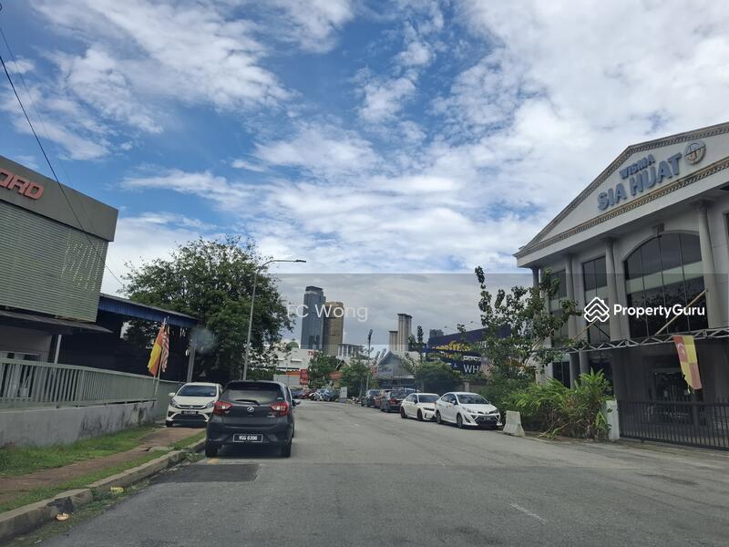 Untuk Dijual - Large Lot 28000 Sq Ft of Combined Showroom, Workshops In Section 51A, Petaling Jaya for Sell