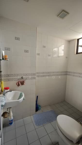 Kondominium untuk Disewa di Mutiara Oriental - Ivan Kok - Bathroom - PropertyGuru.com.my