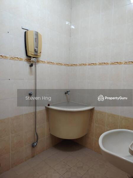 Untuk Dijual - 2 Storey Terrace at Georgetown Suitable for Office Use