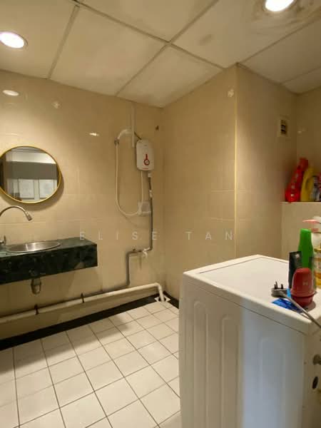 Service Residence for Sale at Holiday Place (D-Villa Residence) - Elise Tan - Bathroom - PropertyGuru.com.my
