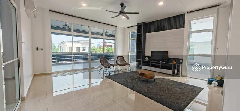 For Sale - Horizon Hills 3 Storey Bungalow with Pool
