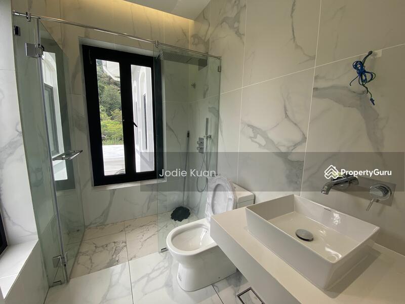 Bedroom 3 Ensuite Bathroom 