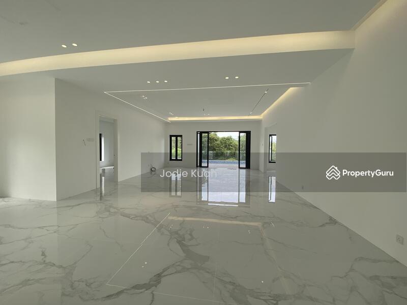Grand Living Area 