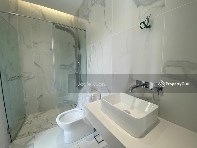 Bedroom 4 Ensuite Bath 