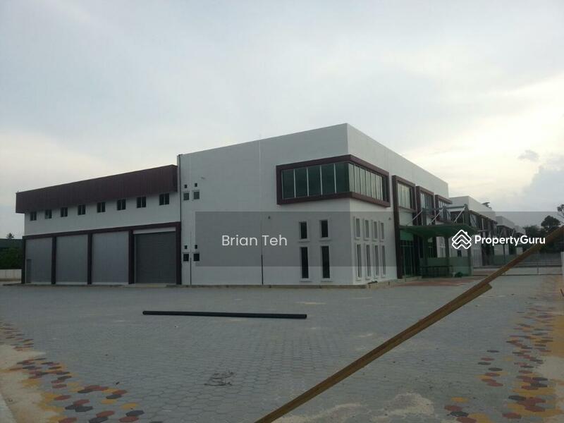 Untuk Dijual - 1.5 Semi Detached Light Industrial Factory For Sale at Iks Bukit Minyak