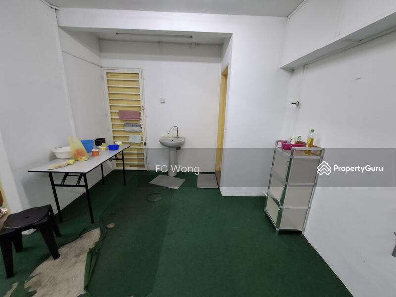 Untuk Disewa - 1st Floor Shop or Office 1800 Sq Ft In Sea Park, Petaling Jaya for Rent