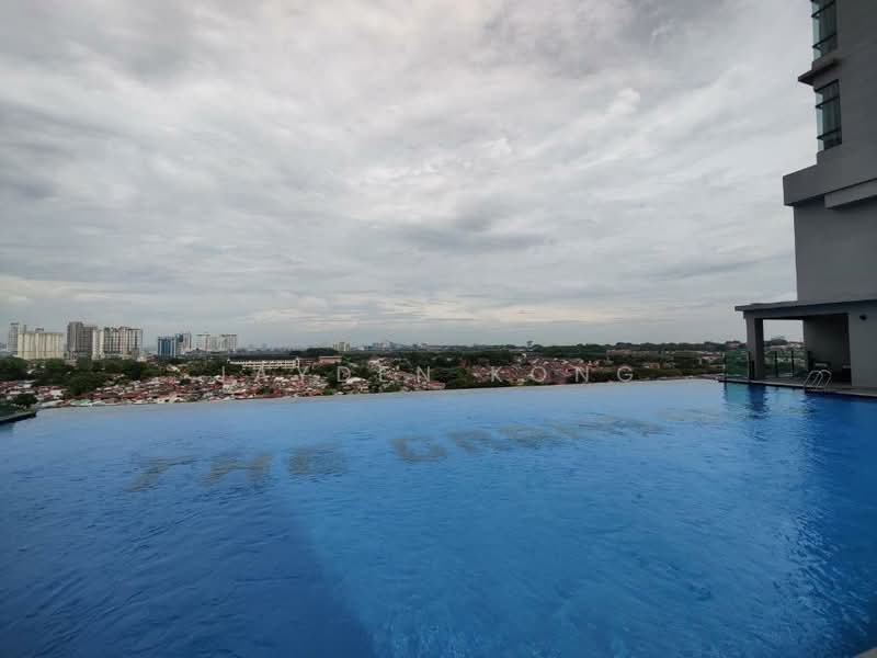 Servis Apartment untuk Disewa di The Grand Subang Jaya SS15 - Jayden Kong - Pool - PropertyGuru.com.my